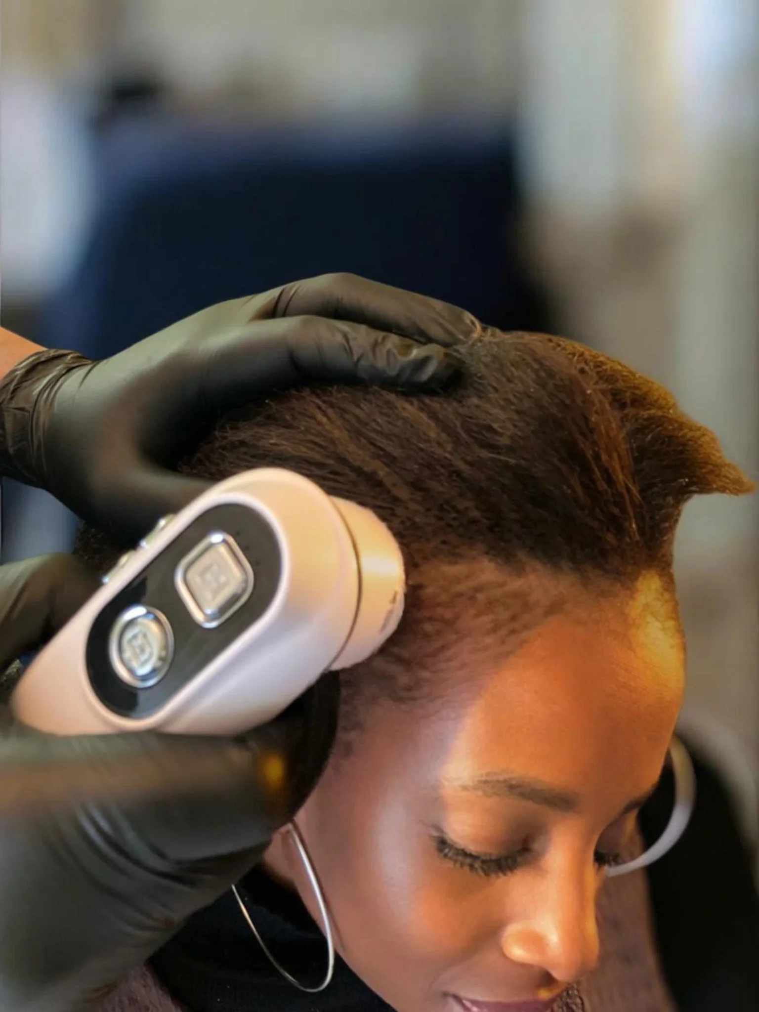 High frequency therapy device used for advanced scalp health treatment